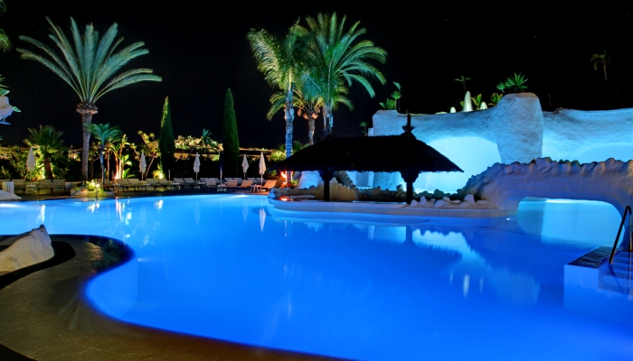 piscina_noche